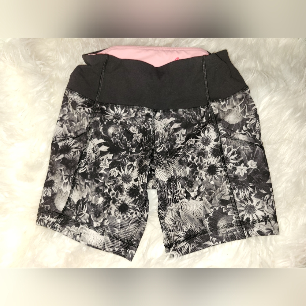 Lululemon Dart & Dash Floral Shorts Flowabunga - Picture 5 of 7